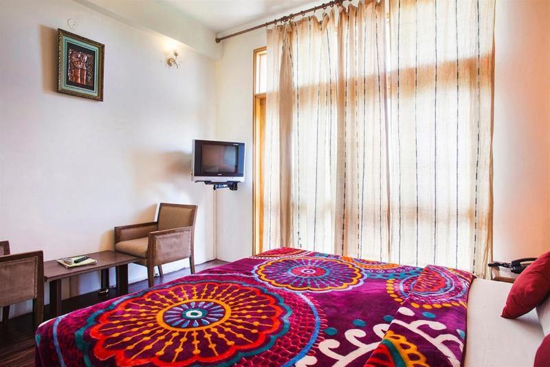 Oyo 28425 Dal Lake Resort Dharamshala Esterno foto