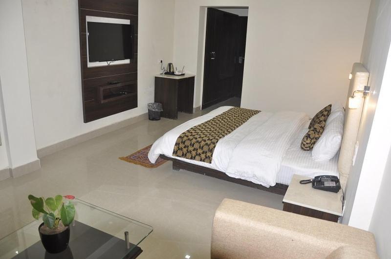 Oyo 28425 Dal Lake Resort Dharamshala Esterno foto