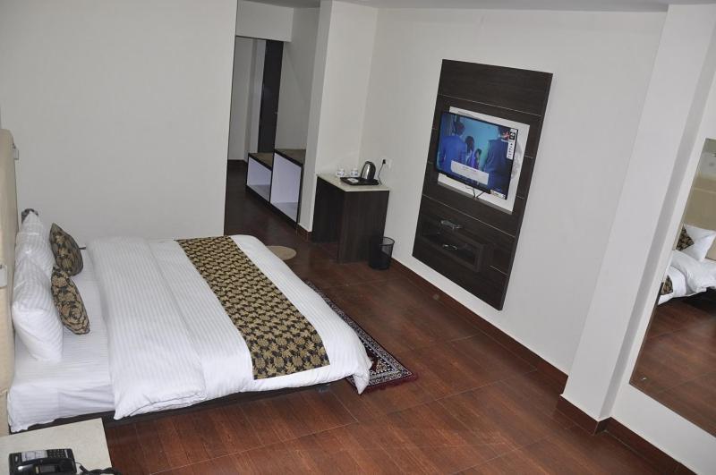 Oyo 28425 Dal Lake Resort Dharamshala Esterno foto