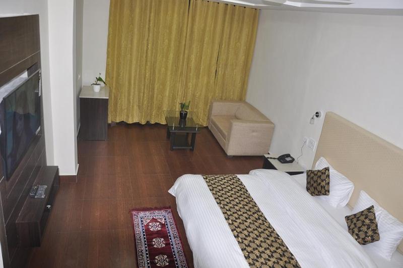 Oyo 28425 Dal Lake Resort Dharamshala Esterno foto